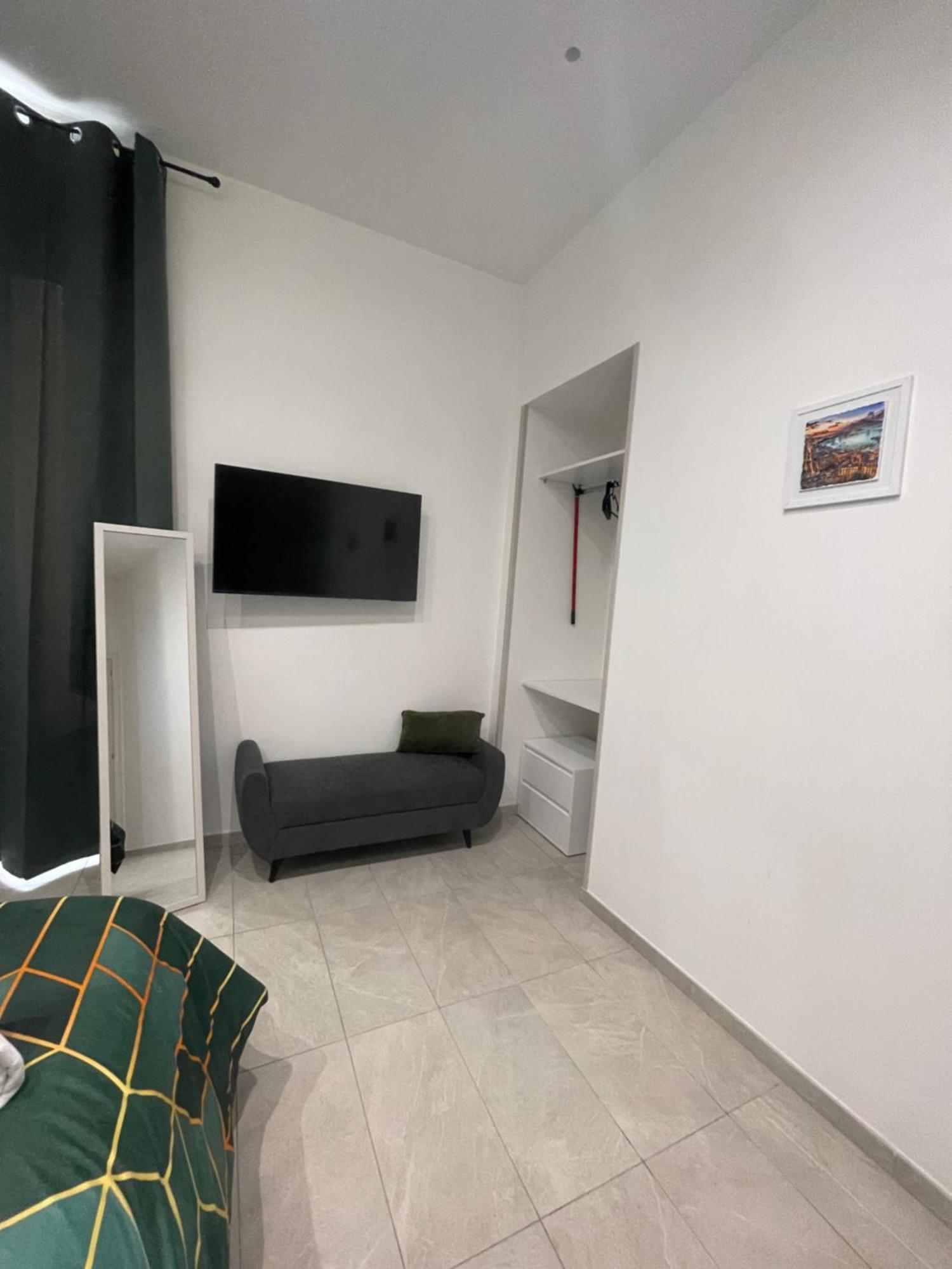 Nigalu House * Naples